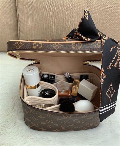 louis vuitton maquillaje|louis vuitton makeup pouch.